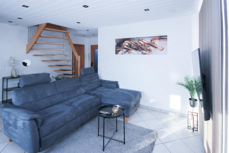 ALFA_BS18A1_Housekeeping_10_Wohnzimmer_Sofa_Bettwaesche